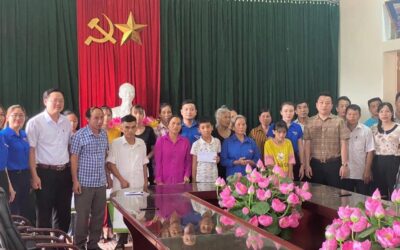 Trao tặng quà cho các em nhỏ có hoàn cảnh khó khăn tại Huyện Vĩnh Lộc